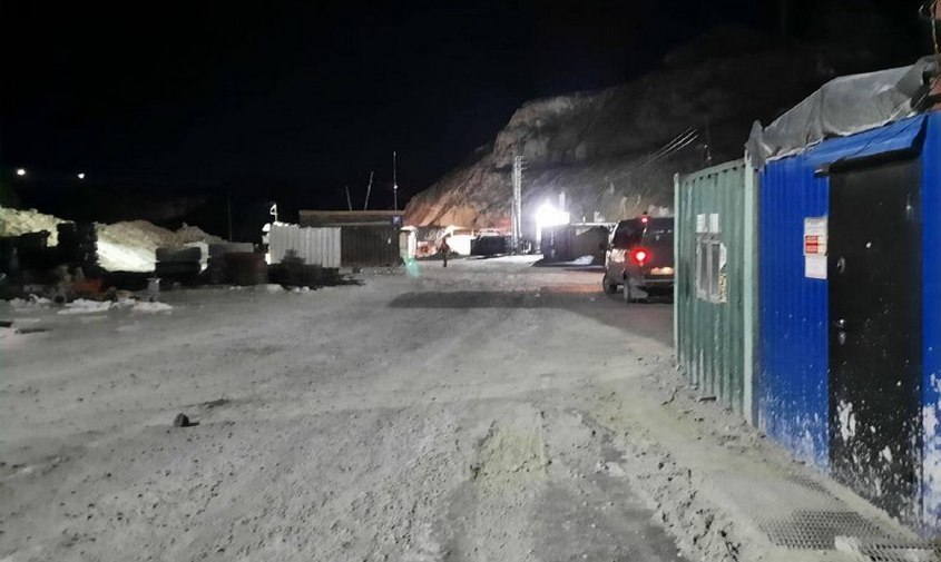 в амурской области обрушилась шахта на руднике «пионер»: под завалами оказались более 10 человек
