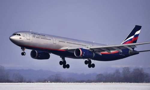 рейс хабаровск — москва возвращается в аэропорт вылета из-за звонка о бомбе на борту