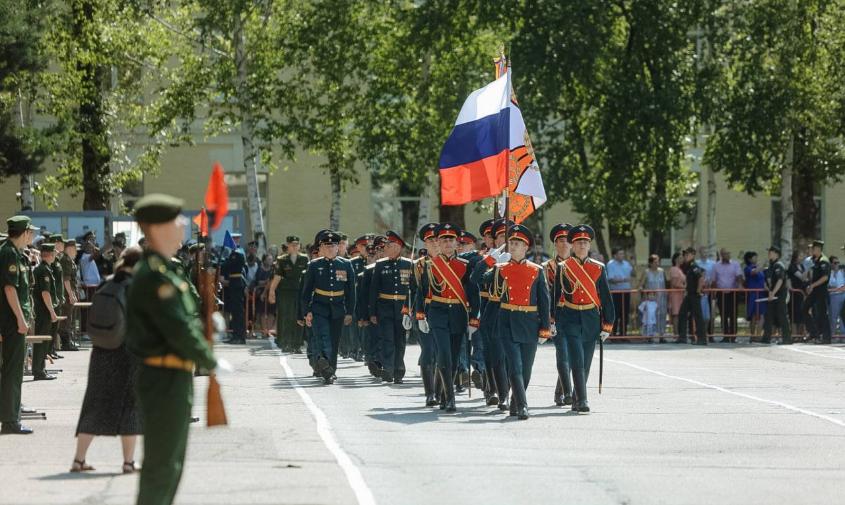 «ДВОКУ — сила!»: амурские власти поздравляют военное училище с присвоением наименования «гвардейское»