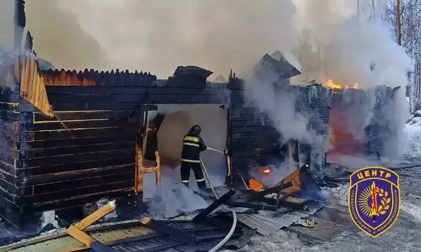 Два сковородинца получили ожог рук и ног, когда пытались потушить автомобиль