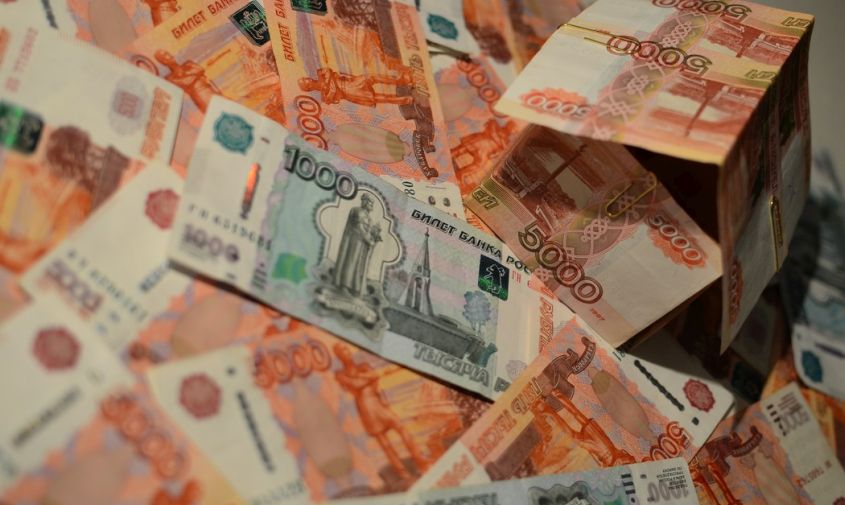 продавщица из благовещенска четыре года торговала мимо кассы, украв у работодателя более 700 тысяч рублей