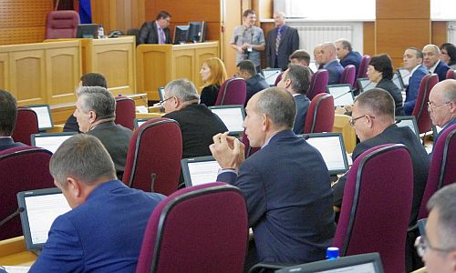никто не против: амурские депутаты поддержали поправки в конституцию рф