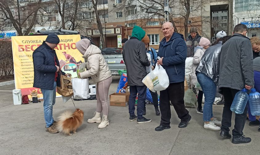 благовещенцев со вторсырьем и старыми вещами ждут завтра на парковке окц 
