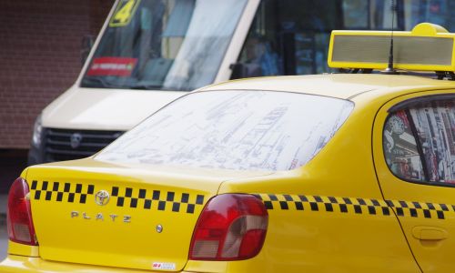 в благовещенске пассажир напал на таксиста ради 200 рублей