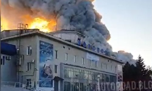 в аэропорту благовещенска пожар: горит международный терминал