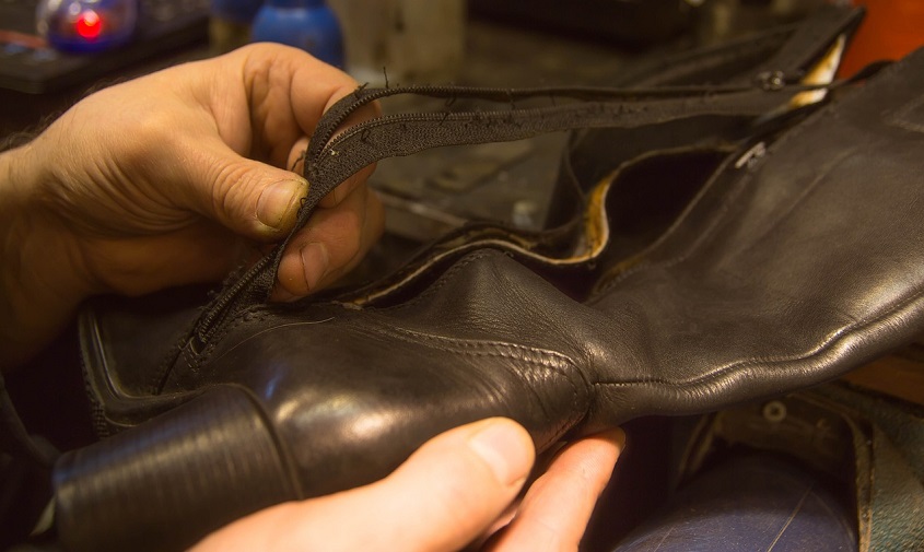 благовещенцы пытаются вернуть свою обувь из закрывшейся мастерской
