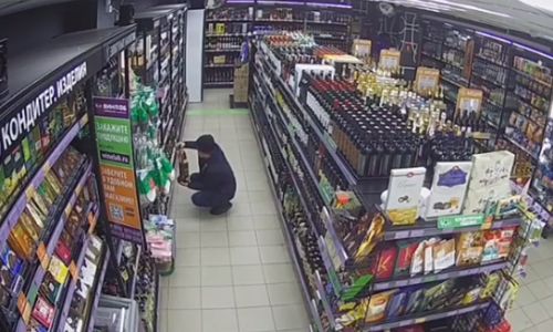 полиция белогорска разыскивает мужчину, укравшего в супермаркете бутылку дорогого виски