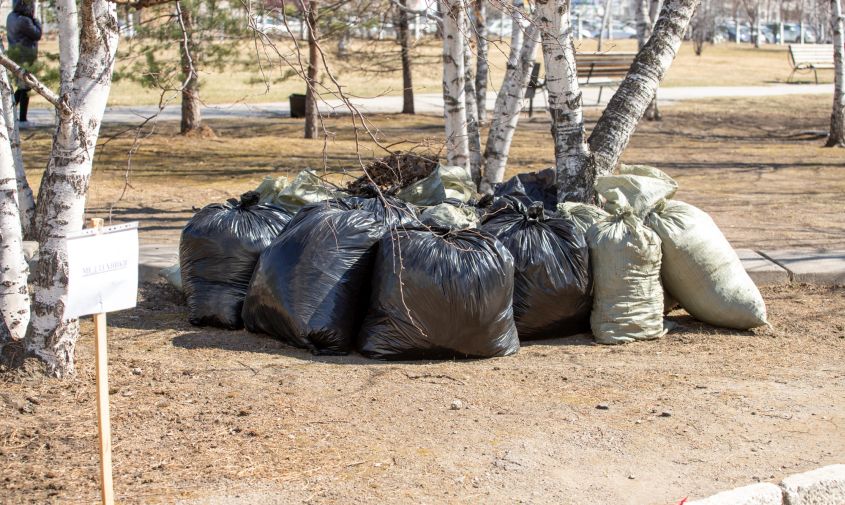 благовещенцев просят не оставлять мешки с мусором у обочин
