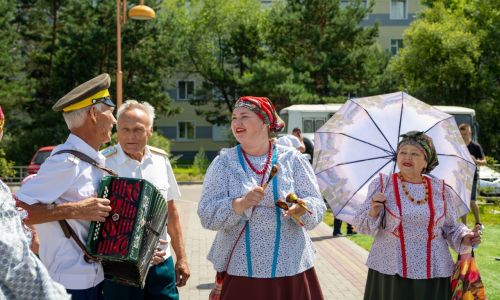 старинные русские игры, песни и джигитовка: в благовещенском сквере прошел фестиваль «славянская карусель»