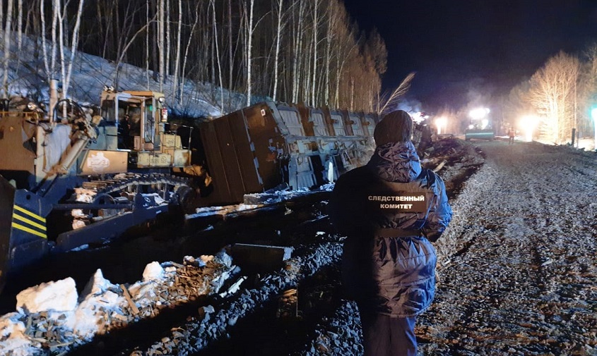 уголовное дело возбуждено после схода 10 вагонов грузового поезда в приамурье