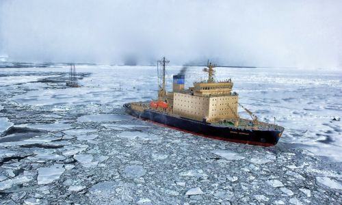 поправки в конституцию защитили богатую ресурсами российскую часть арктики от посягательств других государств
