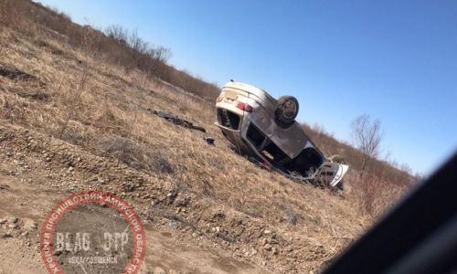 за рулем перевернувшейся в шимановском районе иномарки была пьяная девушка