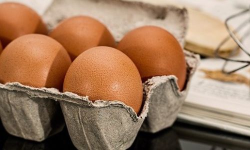 правительство приамурья объяснило взлетевшие цены на яйца подорожавшими кормами и пасхой