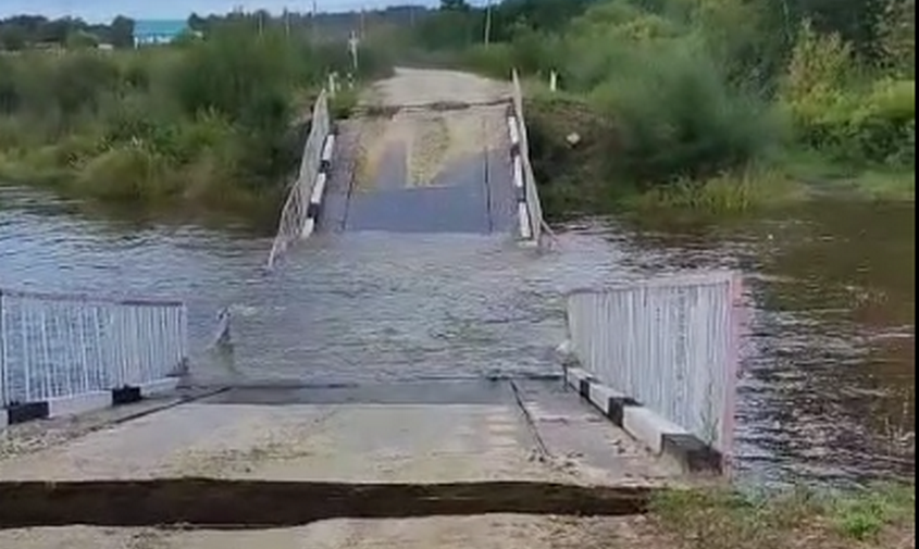 В Амурской области рухнул мост: село осталось без транспортного сообщения