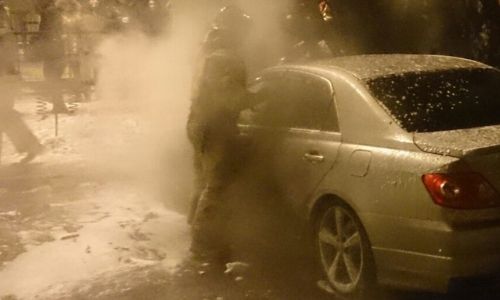 в райчихинске пожарные успели спасти объятый огнем автомобиль
