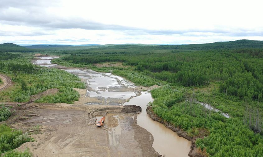 в амурской области с золотодобытчика взыскали более 14 миллионов рублей за загрязнение ручья
