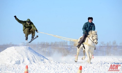 экстремальная русская тройка: конь, всадник и лыжник