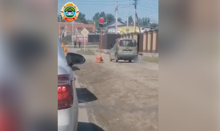 В Чигирях водитель проехал по обочине на красный свет и получил два штрафа
