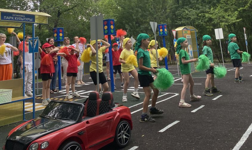 благовещенские детсадовцы изучают правила дорожного движения на уникальной площадке

