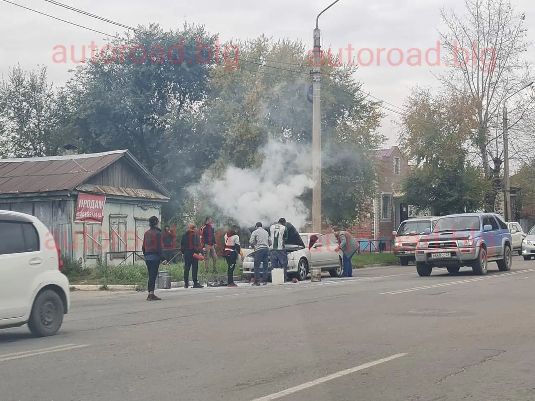 На центральной улице Благовещенска вспыхнул автомобиль