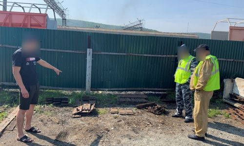 тындинские полицейские нашли в лесу тонну похищенных железнодорожных деталей