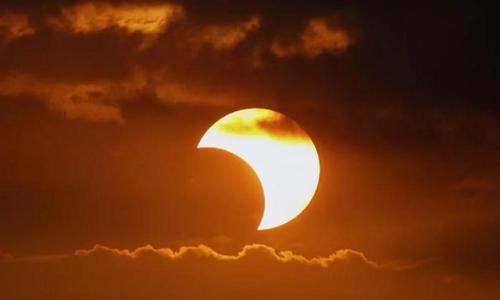 жители россии увидят 21 июня уникальное солнечное затмение 
