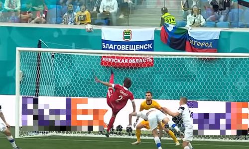 во время матча россия — финляндия на евро-2020 на трибунах вывесили флаг благовещенска