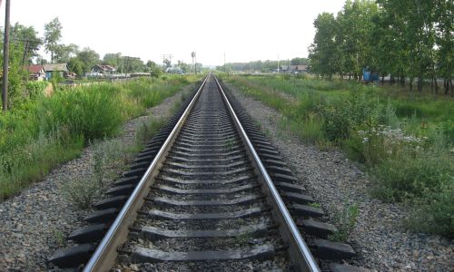 на перегоне «тур – завитая» нашли тело сбитой поездом пожилой женщины