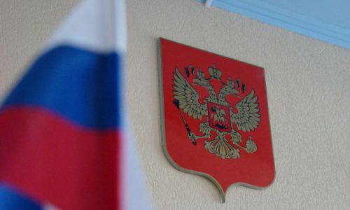 на флаги, гербы и флагштоки для школ потратят почти миллиард рублей
