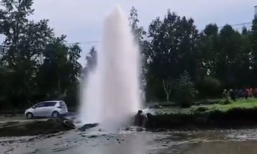 «фонтан» на главной улице тынды обойдется виновнику коммунальной аварии в 74 тысячи рублей
