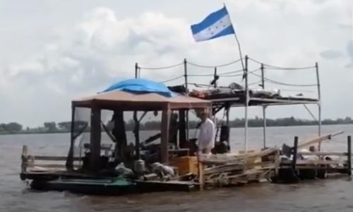 под флагом гондураса: амурчанин заметил необычное судно возле мухинки