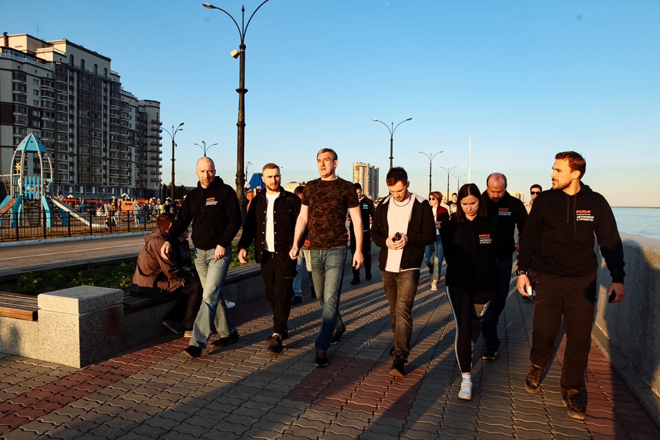 Группа европейских туристов хочет познакомиться с природой. Блоггеры из Владивостока. Где встретить блоггеров в Москве. Блогеры которые побывали во Владивостоке. Блогеры поехали в Ставрополь.