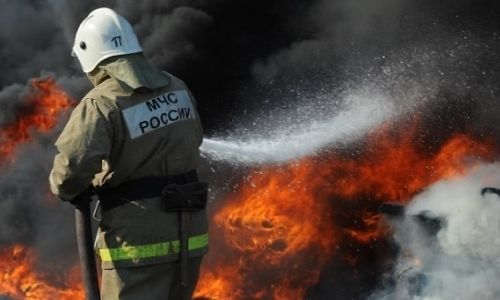 пожарные спасли семь иномарок из горящего гаражного бокса в тынде