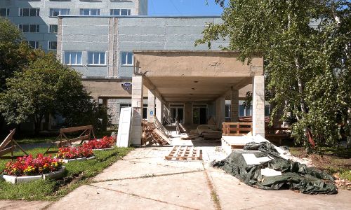 холл амурской областной больницы откроется после ремонта на следующей неделе

