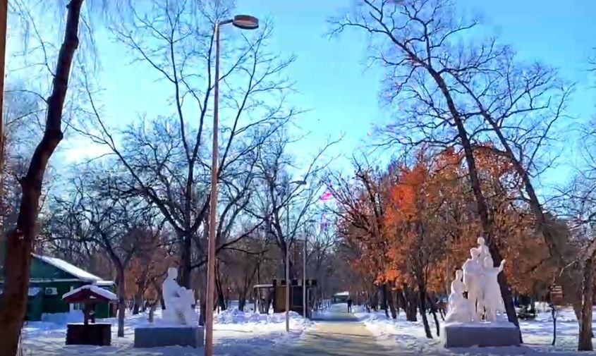 «предлагаю оценить!»: мэр благовещенска опубликовал видео с обновленным первомайским парком
