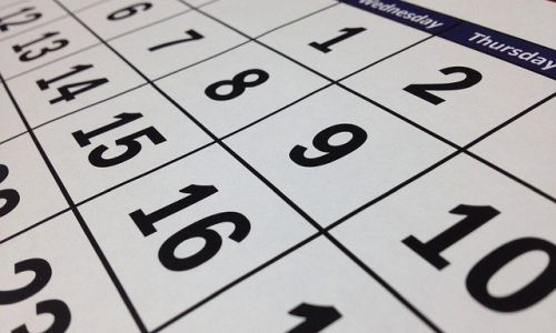 роструд опубликовал календарь выходных и праздничных дней в 2021 году

