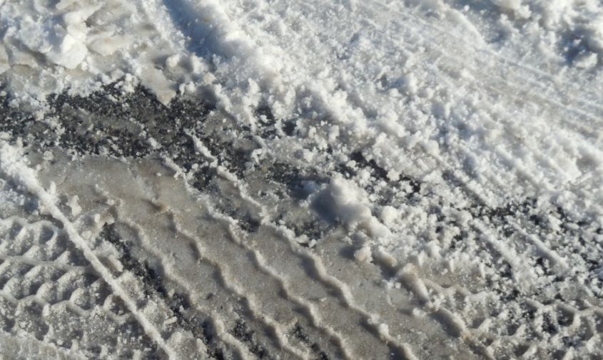 подъезд к поселку беленькому от трассы «лена» закрыли для автомобилей из-за морозов
