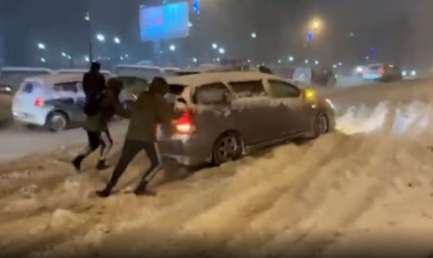 снежная буря обрушилась на дальний восток
