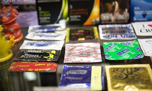 на фоне распространения коронавируса в россии почти на треть выросли продажи презервативов

