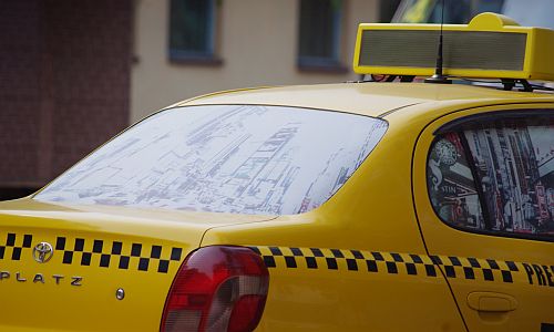 водителям с судимостью запретят работать таксистами
