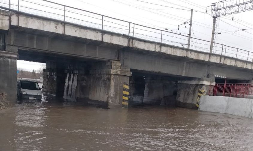 шимановск затопило: вода потоком идет по улицам