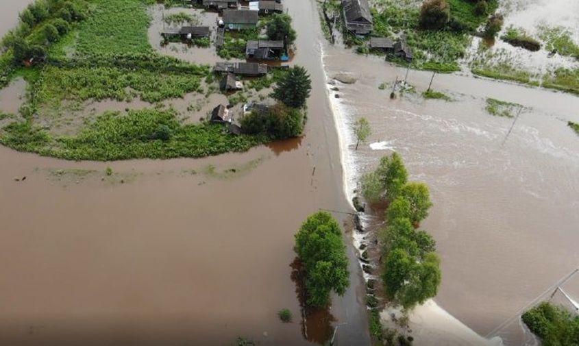 паводок оставил без транспортного сообщения село в амурской области
