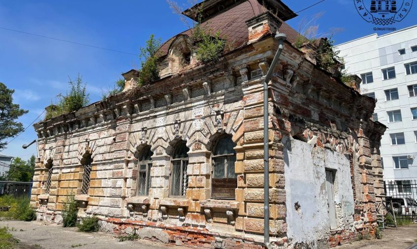 состояние плачевное: в благовещенске разрушается 120-летний памятник архитектуры