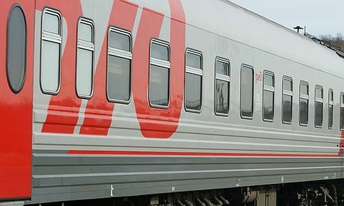 пассажира поезда «москва — владивосток» осудили на 2,5 года условно за оскорбления и нападение на полицейских