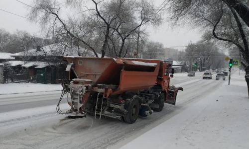 в благовещенске на обработку дорог после снегопада ушло 70 тонн противогололедного материала
