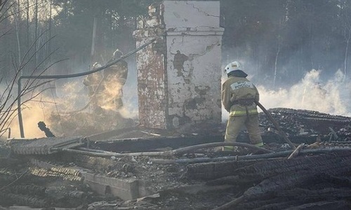 пожар в селе свободный труд тушили десятки людей со всей области