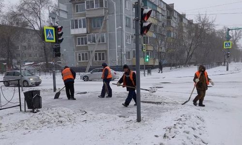 снегопад в благовещенске: на уборке городских улиц работают 26 единиц спецтехники
