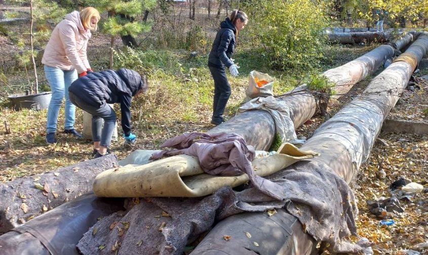 бурхановка «заросла» игрушками, одеждой и стройматериалами
