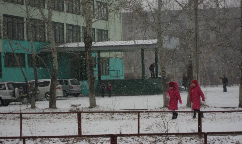 еще в одном амурском городе школьников переводят на дистанционку из-за морозов
