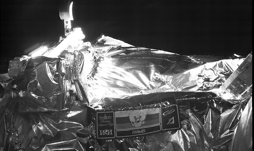 станция «луна-25» передала первые снимки земли и ее естественного спутника

